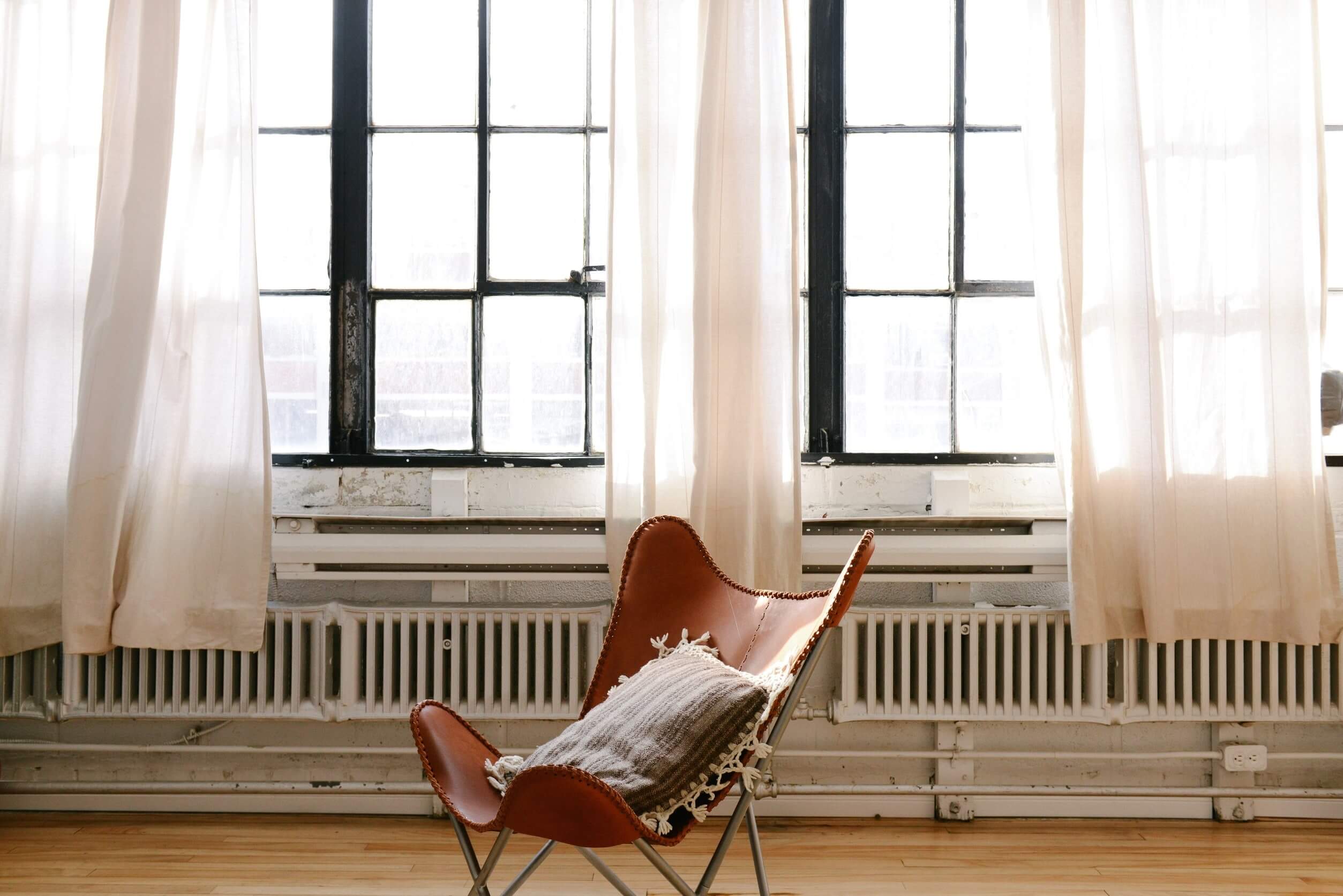 Leather-Clad Leisure Chair Leather-Clad Leisure Chair – תמונה 1